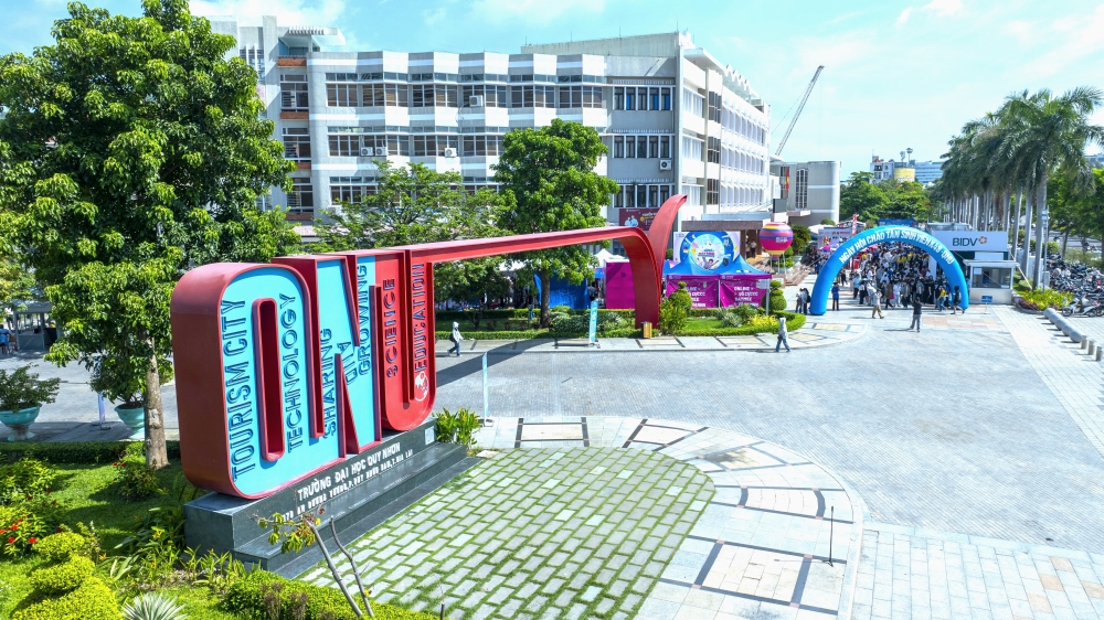 Bền bỉ kiến tạo tri thức